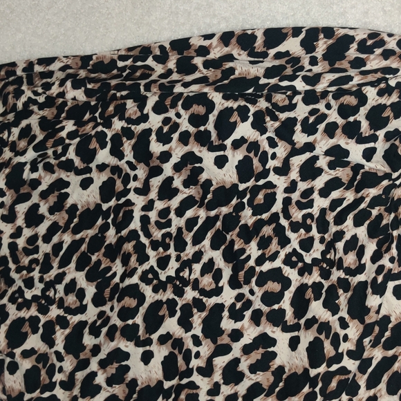 Leopard Print Off-Shoulder Top - Picture 2 of 5